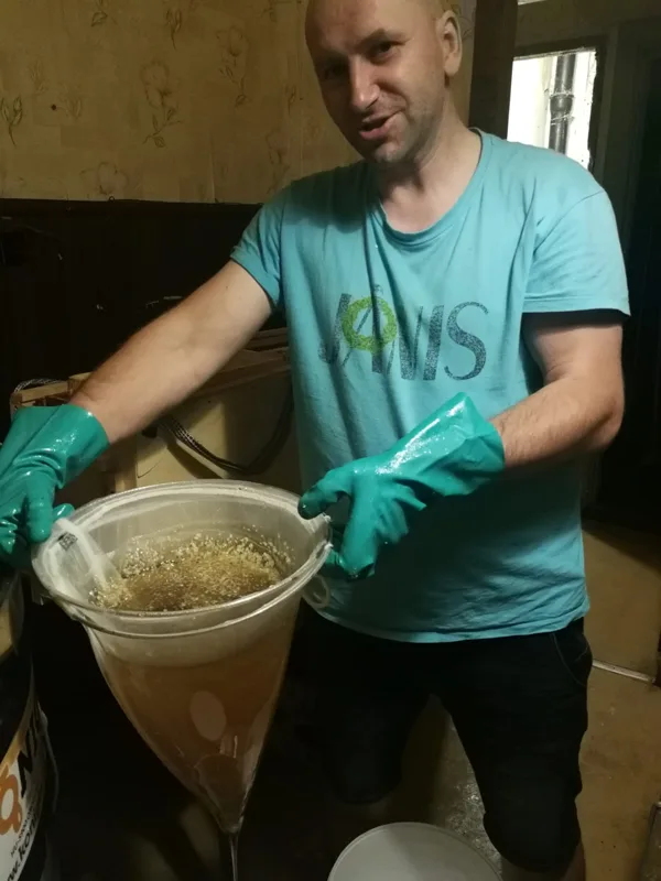Drava San biškopis Jānis Andiņš: kad medus filtrs ir pilns, tas ir jāpašūpo